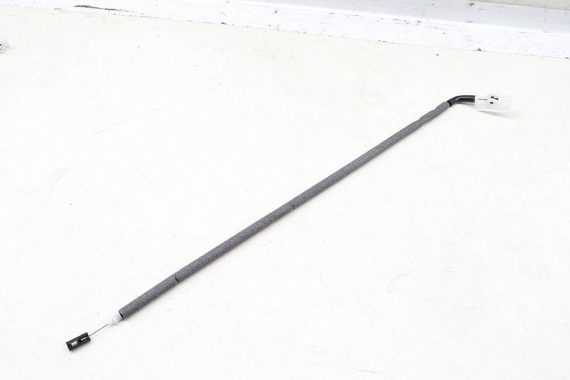 Interior Door Handle Release / Bowden Cable 51217259827 — Used (SKU 659572)