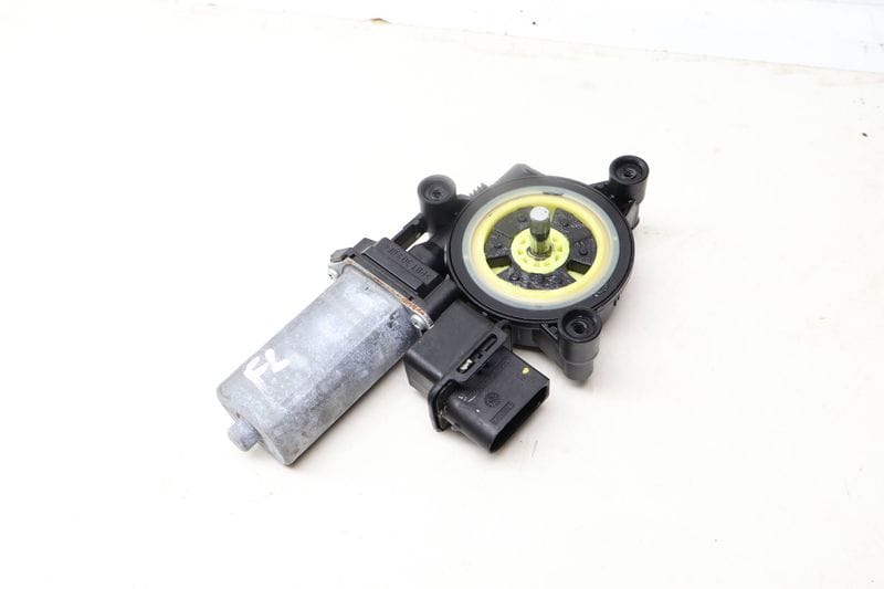 Window Motor 67627406633 — Used (SKU 659552)