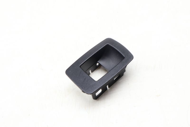Door Window Switch Trim 61319208106 — Used (SKU 659626)