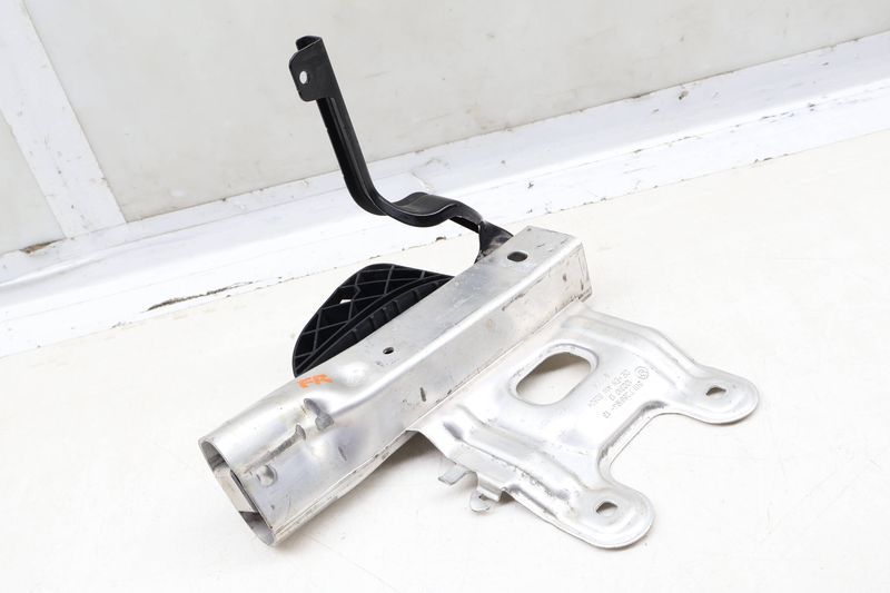 Bumper Bar Bracket 51117266194 — Used (SKU 659412)