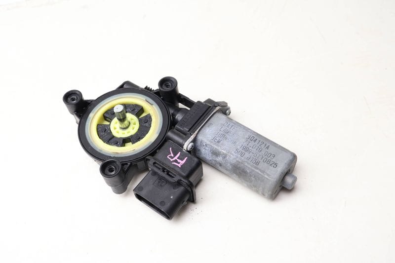 Window Motor 67627406634 — Used (SKU 659553)