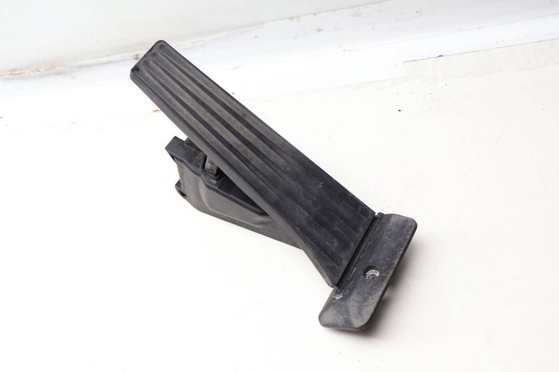 Gas Pedal / Accelerator Module 35426853175 — Used (SKU 659554)