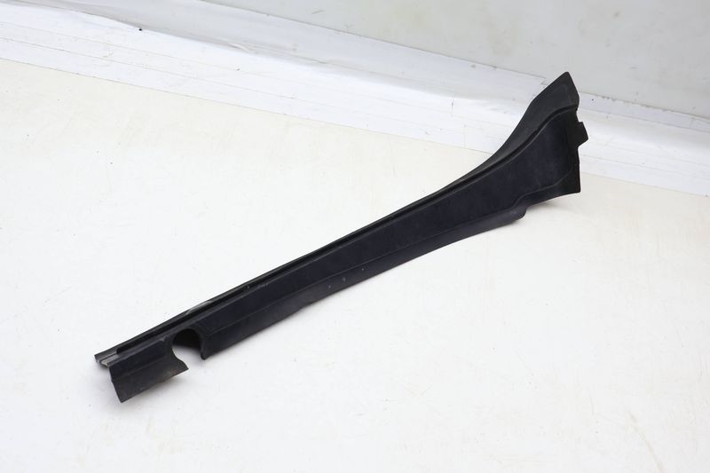 Hood / Fender Seal Panel 51767264274 — Used (SKU 690692)