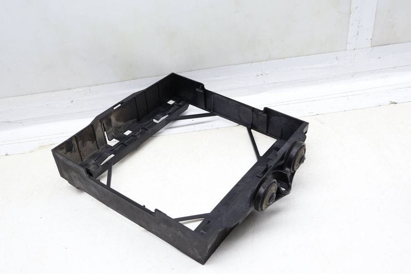 Auxiliary Radiator Cover / Bracket 17117572543 — Used (SKU 683695)