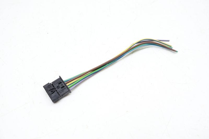 Outer Tail Light Wiring Connector / Pigtail — Used (SKU 683372)