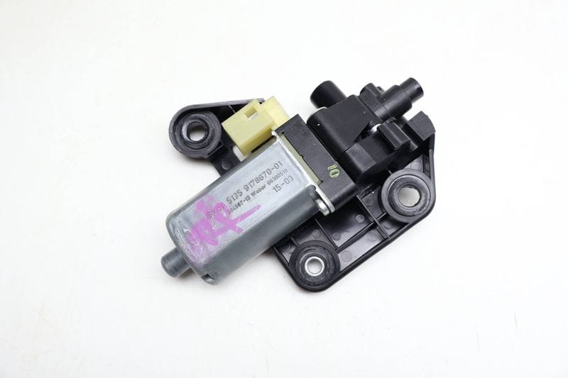 Window Sunshade / Sun Shade Motor 67659178670 — Used (SKU 683591)