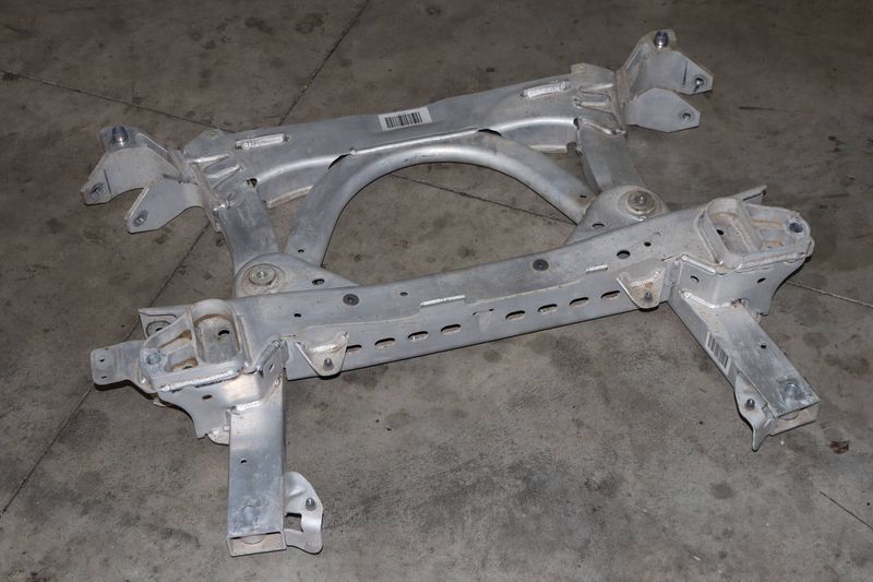 Axle Subframe Support 31106852483 — Used (SKU 526164)