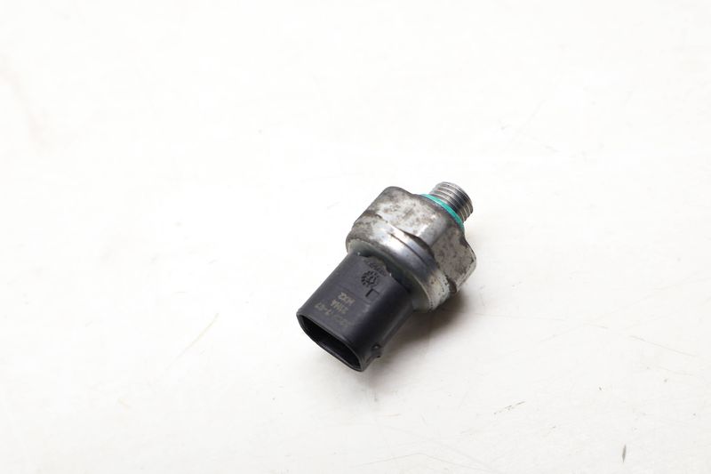 AC Pressure Sensor / Switch 64539181464 — Used (SKU 663102)
