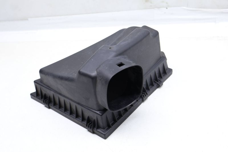 Air Intake Filter Box (UPPER) 13717588280 — Used (SKU 662947)