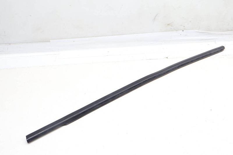 Exterior Door Channel Molding / Seal 51332990303 — Used (SKU 663191)
