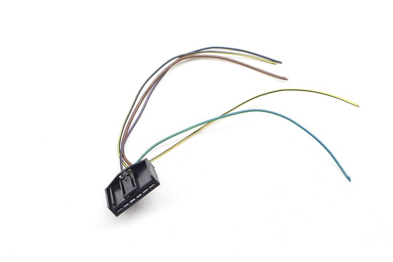 Outer Tail Light Wiring Harness Connector / Pigtail — Used (SKU 662920)
