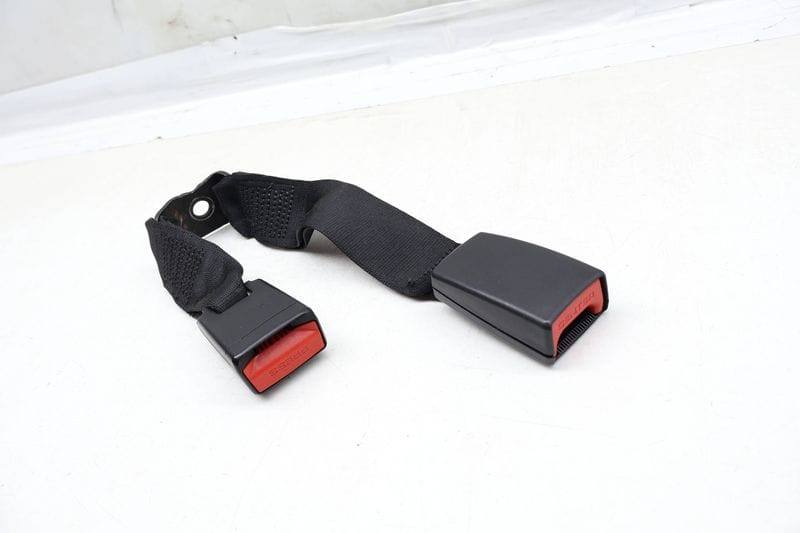 Double Seat Belt Buckle / Receiver 72117317731 — Used (SKU 662784)