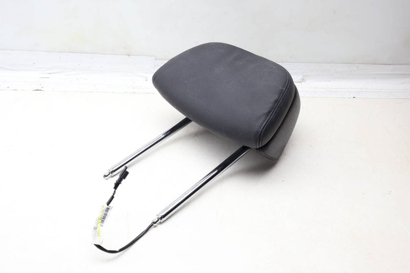 Headrest / Head Rest 52107383865 — Used (SKU 688658)