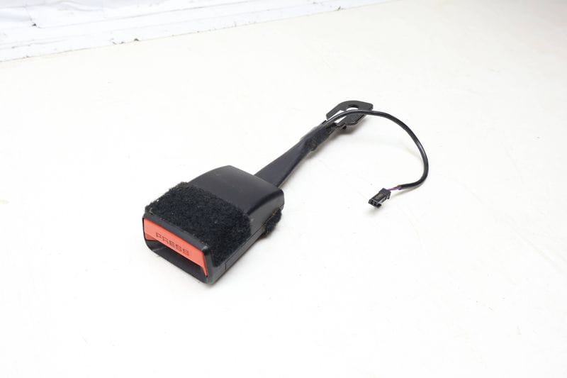 Seat Buckle / Receiver 72117297131 — Used (SKU 688682)