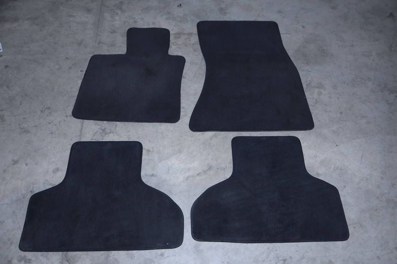 Carpet Floor Mat Set 51472347731 — Used (SKU 689084)