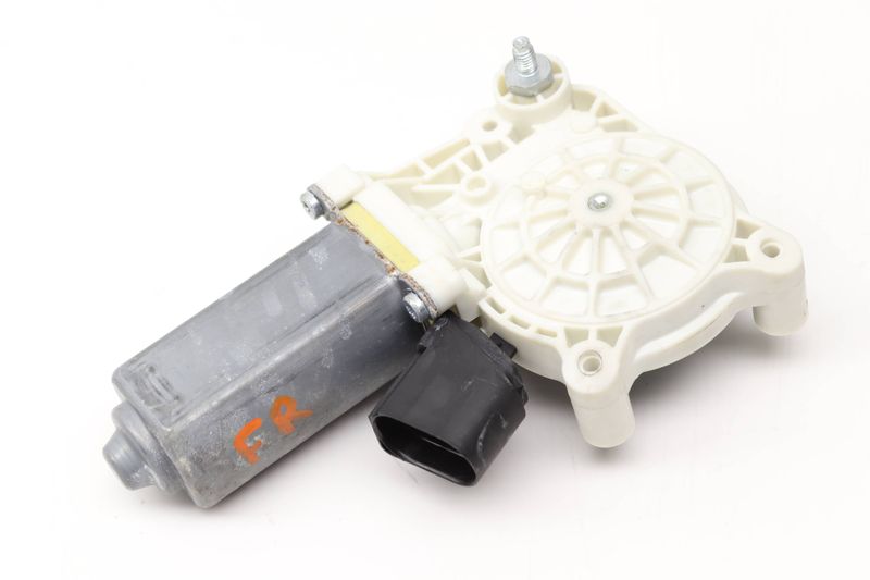 Window Lifter Motor 67627322748 — Used (SKU 565056)