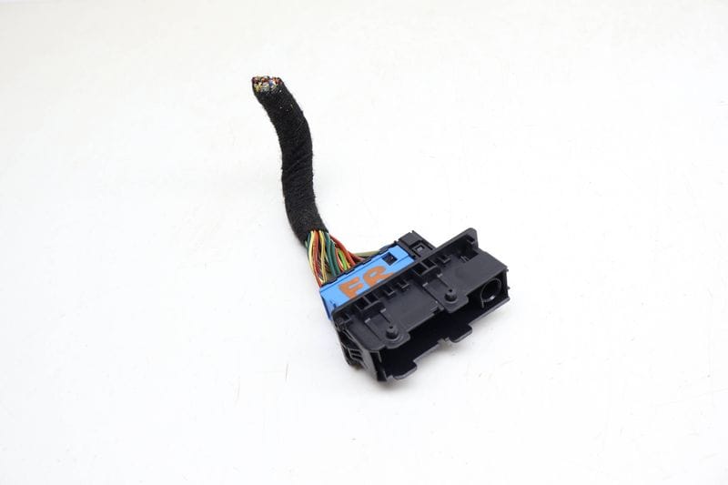 Door Wiring Harness Connector / Pigtail 9221027 — Used (SKU 688802)