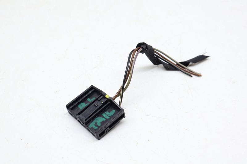 Outer Tail Light Wiring Harness Connector / Pigtail 6984754 — Used (SKU 688795)