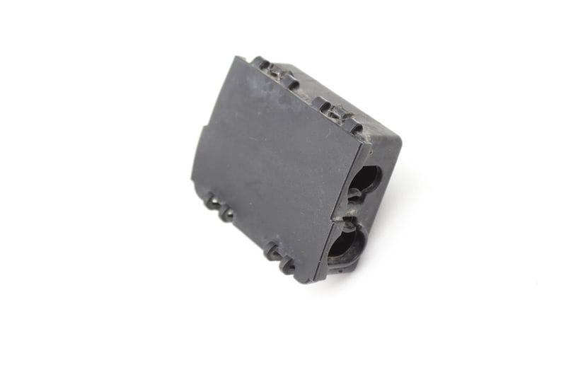 Plug-IN Connection Bracket 61139111262 — Used (SKU 565149)