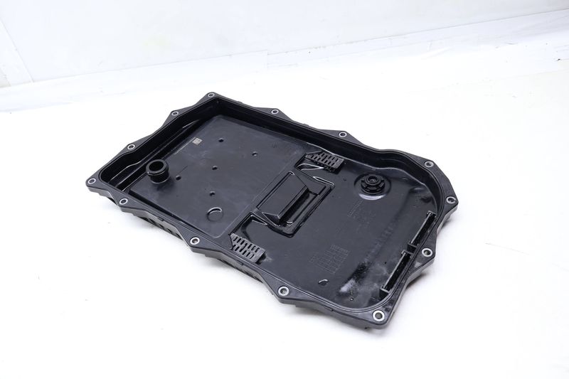 Transmission Oil Pan 24118612901 — Used (SKU 689082)