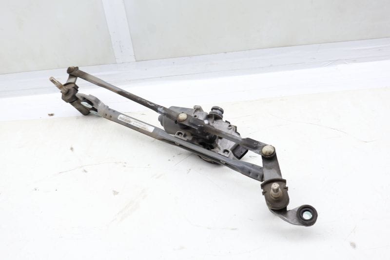 Windshield Wiper Transmission w/ Motor 61617292653 — Used (SKU 689049)