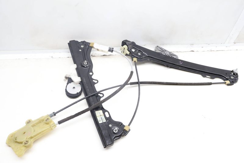 Window Regulator 51337198303 — Used (SKU 622105)
