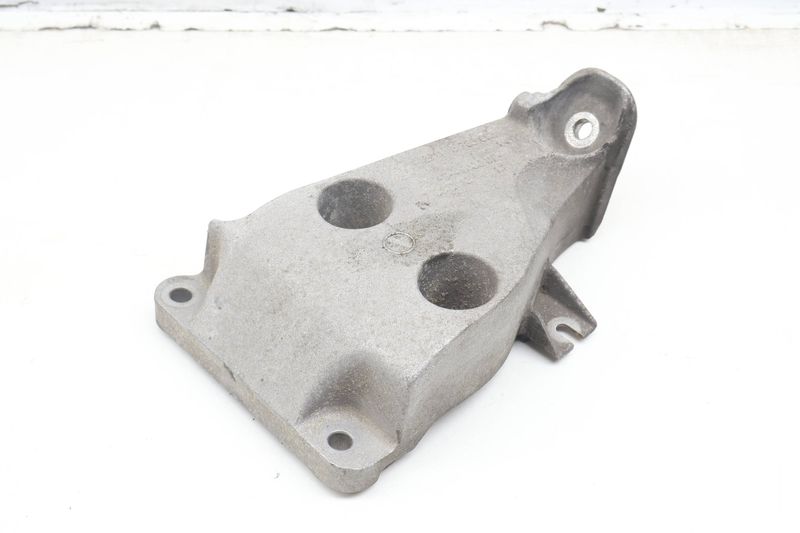 Engine / Motor Mount Bracket 22116785695 — Used (SKU 622117)