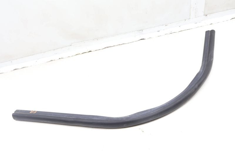 Hood Seal / Weather Stripping 51767191515 — Used (SKU 622129)