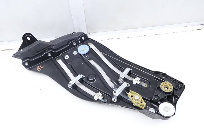 Quarter Panel Window Regulator 51377198307 — Used (SKU 622107)