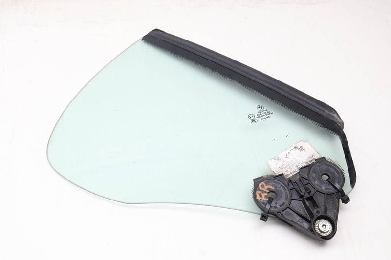 Quarter Window Glass 51377192302 — Used (SKU 622069)