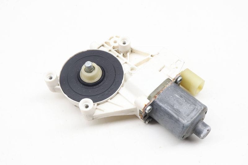 Window Lifter Motor 67627046034 — Used (SKU 622065)