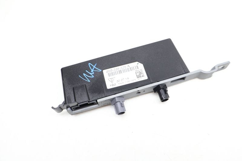 Antenna Booster 95B035225A — Used (SKU 657418)