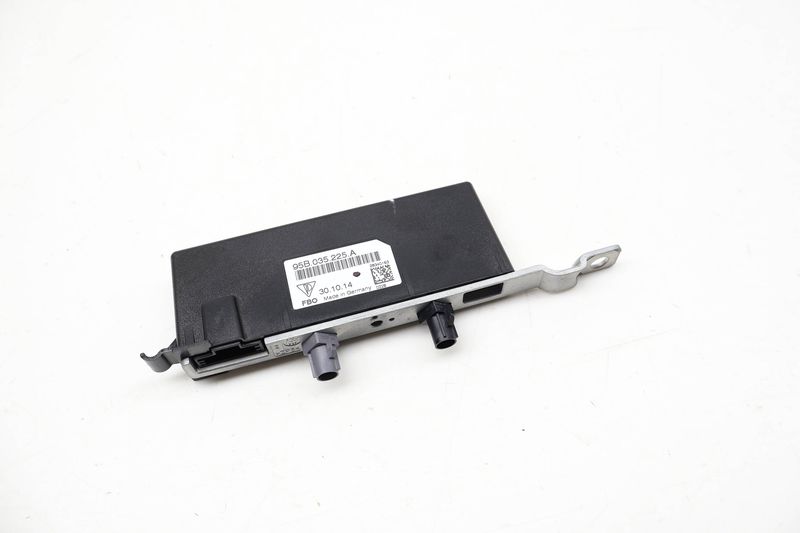 Antenna Booster 95B035225A — Used (SKU 730045)