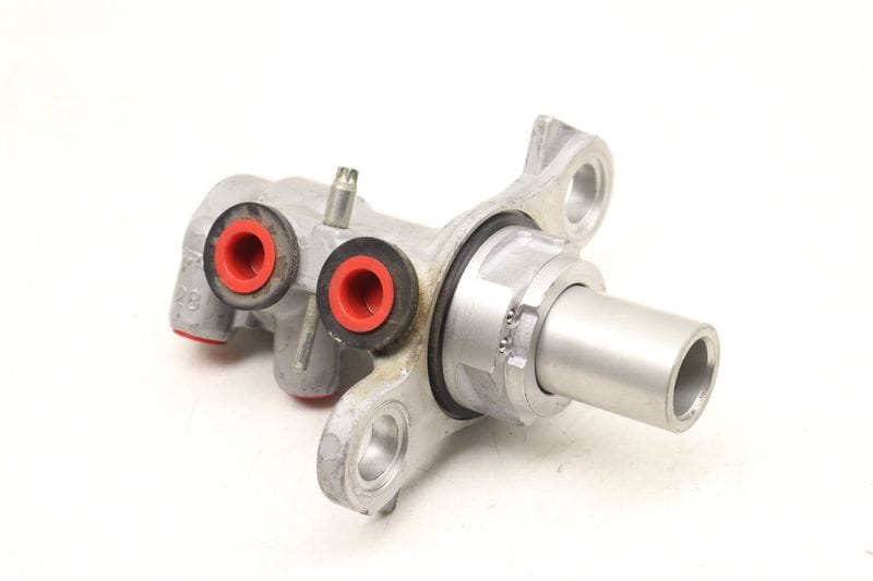 Brake Master Cylinder 4M0611021D — Used (SKU 482421)