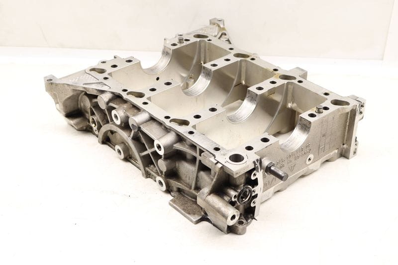 Crankshaft Housing / Lower Engine Block 94610100130 — Used (SKU 537861)