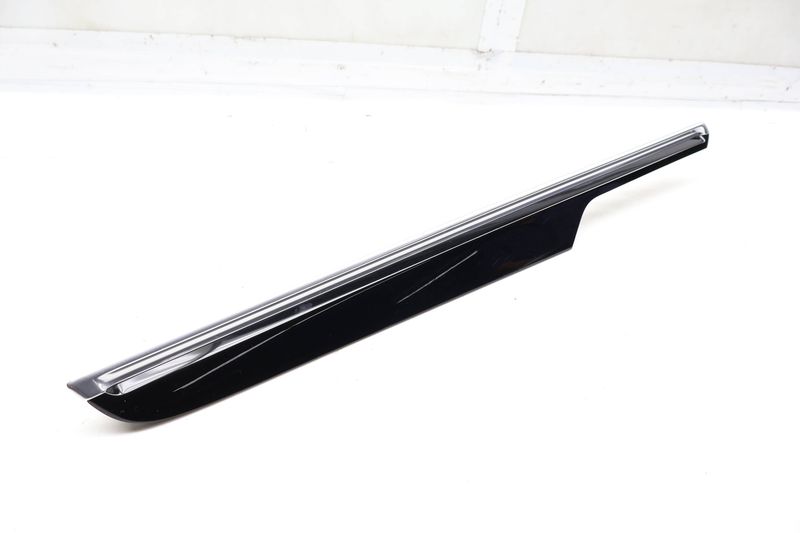 Door Panel Trim / Molding 95B867409D — Used (SKU 730108)