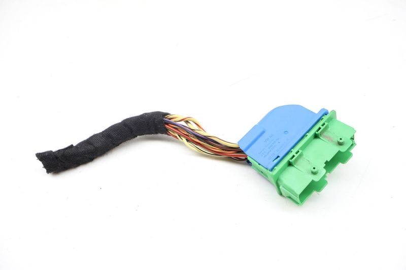 Door Wiring Harness Connector / Pigtail 8W0972701 — Used (SKU 710695)