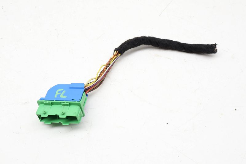 Door Wiring Harness Connector / Pigtail 8W0972701 — Used (SKU 730671)