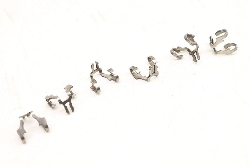 Fuel Injector Clip Set (6) 94611022860 — Used (SKU 508976)