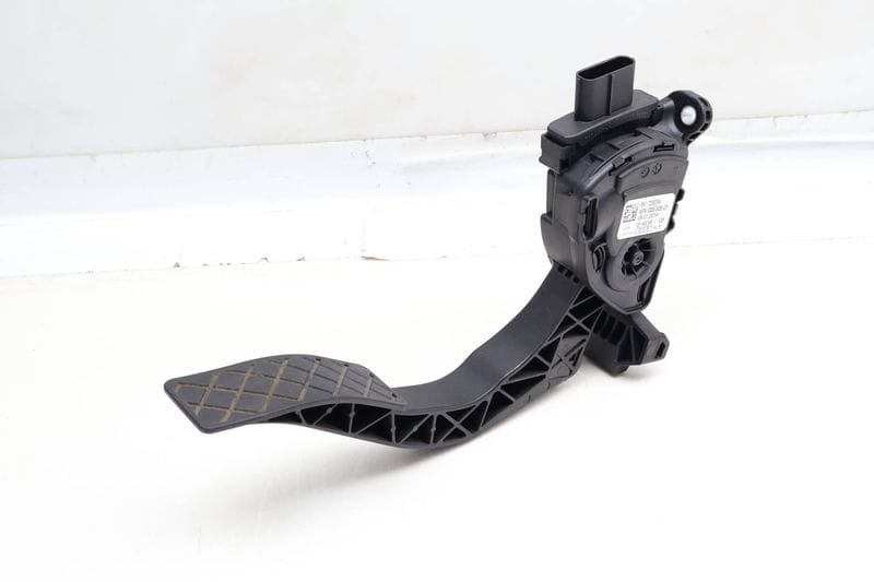 Gas Pedal / Accelerator Module 8K1723523A — Used (SKU 657360)