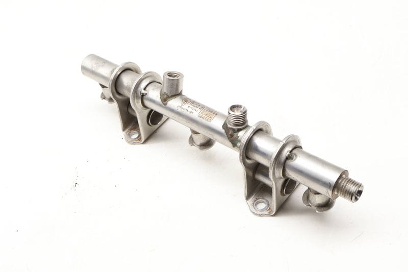 Fuel Rail 94611011800 — Used (SKU 640689)