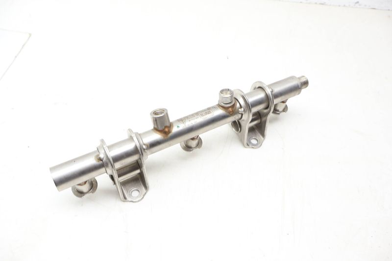 Fuel Rail 94611011800 — Used (SKU 711000)
