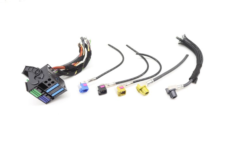 Radio / Stereo / Navigation Unit Wiring Connector / Pigtail — Used (SKU 576044)