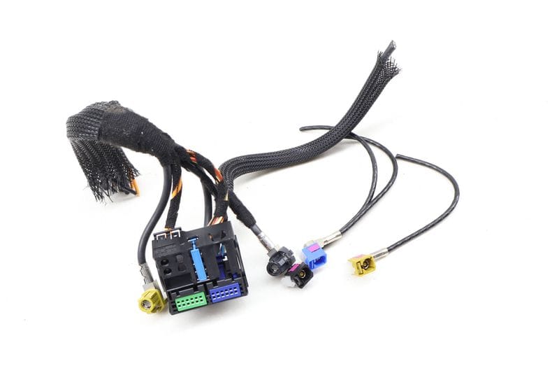 Radio / Stereo / Navigation Unit Wiring Connector / Pigtail — Used (SKU 640857)