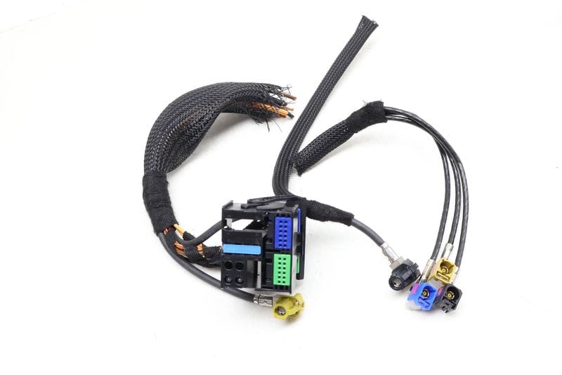 Radio / Stereo / Navigation Unit Wiring Connector / Pigtail — Used (SKU 657337)