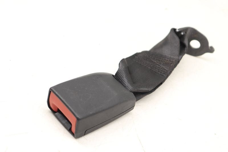 Center Seat Belt Buckle / Receiver 95B857740 — Used (SKU 482280)