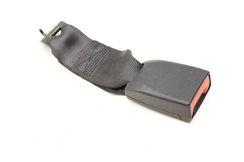 Center Seat Belt Buckle / Receiver 95B857740 — Used (SKU 487465)