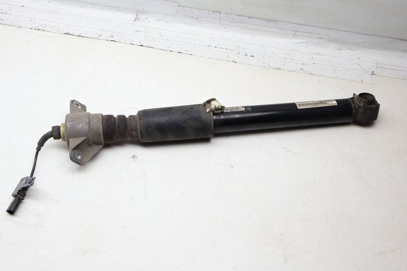 Strut / Shock Absorber 95B513035E — Used (SKU 711053)
