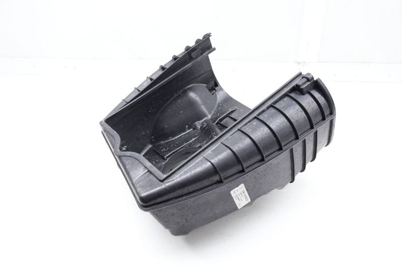 Engine Air Filter Housing / Box 95B129607B — Used (SKU 730163)