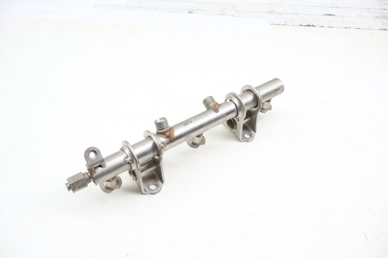 Fuel Rail 94611011700 — Used (SKU 710994)